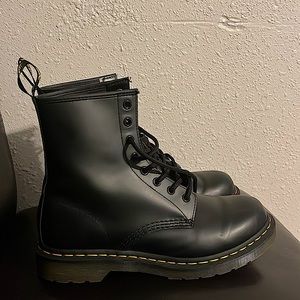 1460 SMOOTH LEATHER LACE UP BOOTS DR MARTENS
